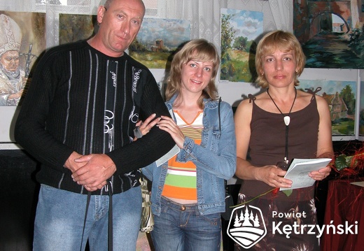 Korsze, grupa uczestników IX Międzynarodowego Pleneru Plastycznego - 26.07.2007r.