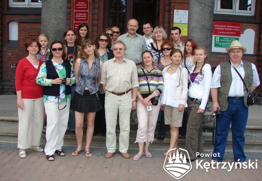 Uczestnicy X Międzynarodowego Pleneru Plastycznego po spotkaniu ze Starostą Kętrzyńskim - 21.07.2008r.