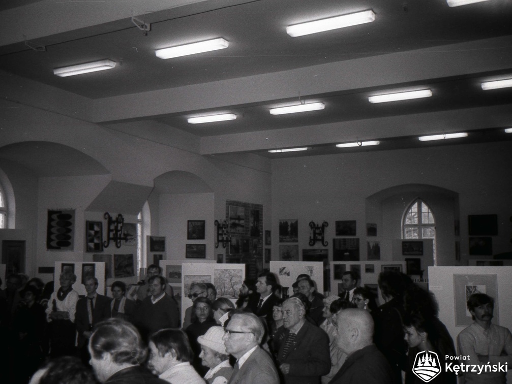Otwarcie wojewódzkiej wystawy II Triennale Plastyki Nieprofesjonalnej na sali zamku - 15.11.1986r.