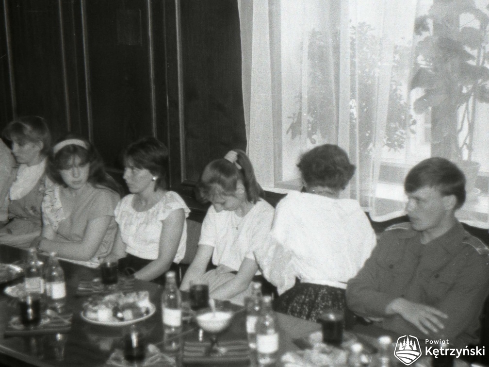 Członkowie zespołu tańca ludowego "Kętrzyniacy" podczas spotkania w KDK - 1987r.