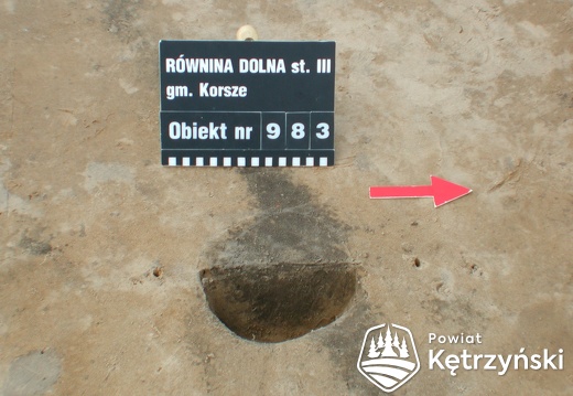 Równina Dolna, wykopaliska archeologiczne na wielokulturowym cmentarzysku - 23.07.2003r.