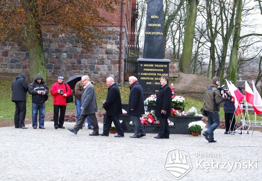 Uroczystość przy pomniku na pl. Armii Krajowej - 11.11.2009r.