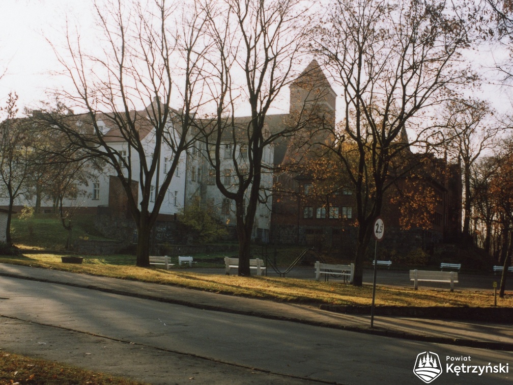 Skwer miejski, obecnie plac Armii Krajowej - 2001r.