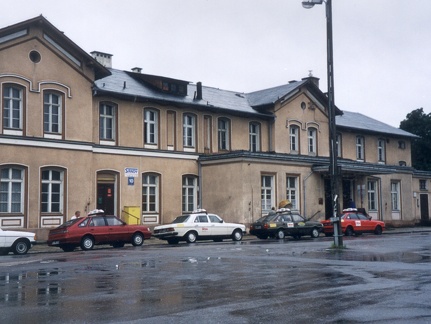 Przed dworcem kolejowym - 2001r.