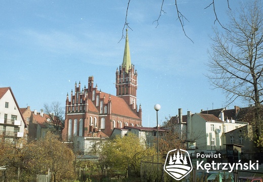 Widok na parafialny kościół p.w. św. Katarzyny - 2001r.
