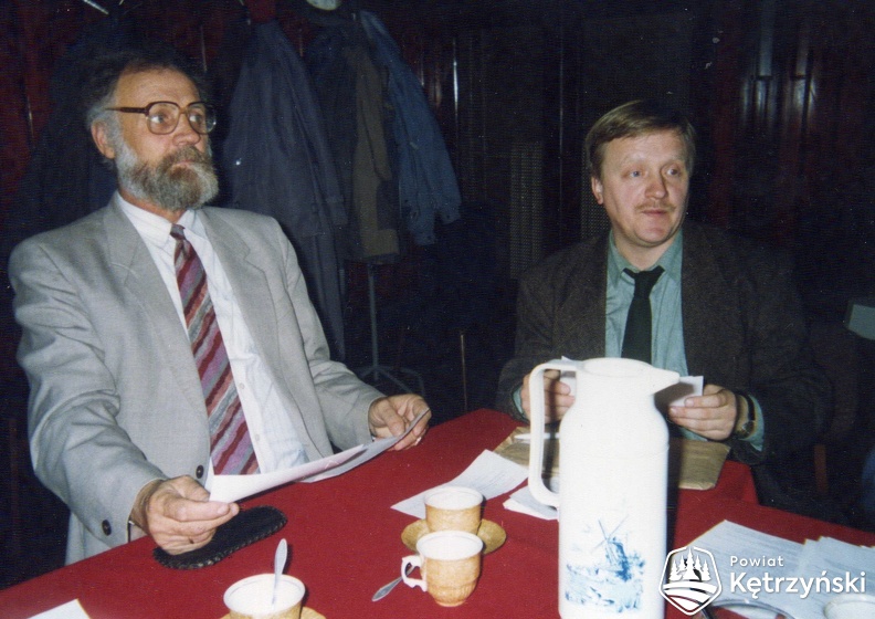 1994.03-sesja RM w ratuszu, po lewej Jerzy Adamczyk-I przewod.RM.jpg