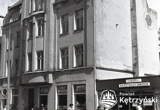 kamienica przy ul. Sikorskiego 22 po likwidacji restauracji "Kosmos" - 1991r.