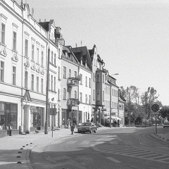 Fragment zabudowy ul. Sikorskiego (numery parzyste od 2 do 16) - 1999r.