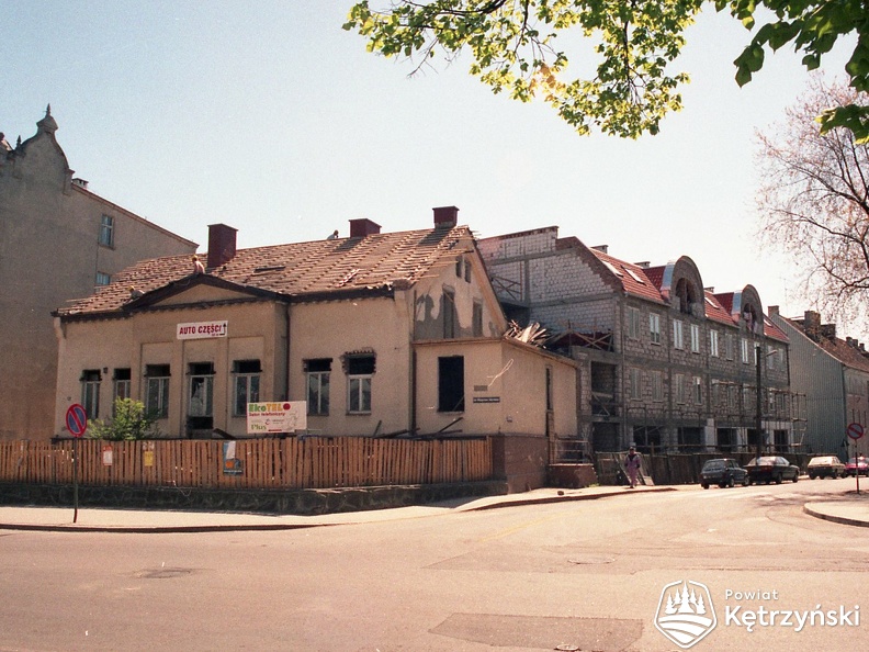 Adaptacja budynku przedszkola na lokal usługowy przy ul. Sikorskiego 21 i budowa budynku przy ul. Mielczarskiego 1 - 1998r.