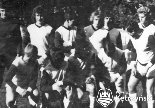 Piłkarze „Granicy” Kętrzyn na płycie stadionu miejskiego - 1975r.