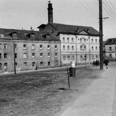 Fragment budynków browaru od strony ówczesnej ul. 1-Maja, ob. ul. Pocztowa - 1960r.
