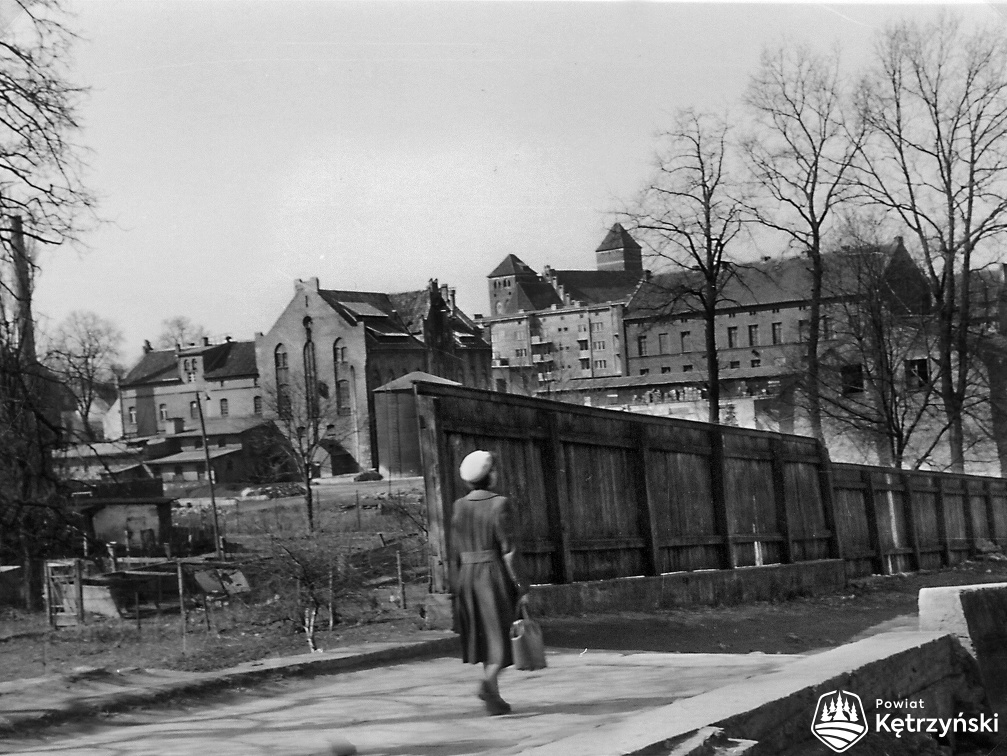 Panorama na stare miasto z ówczesnej ul.  1-Maja, ob. Pocztowa - 1960r.