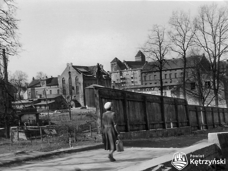 Panorama na stare miasto z ówczesnej ul.  1-Maja, ob. Pocztowa - 1960r.
