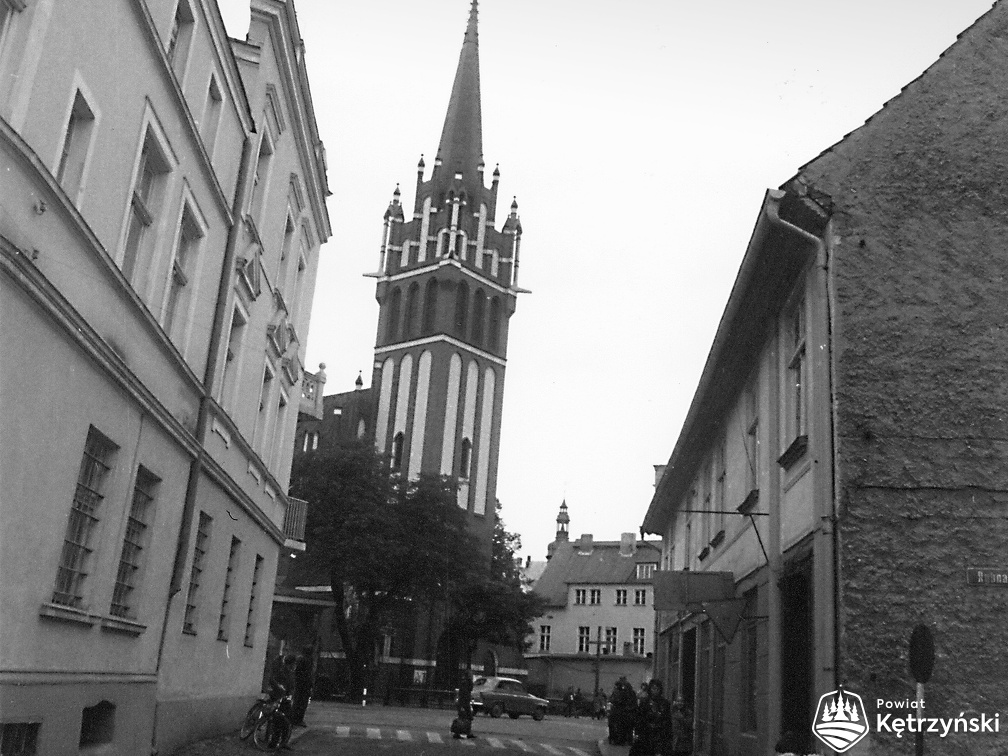 Widok na kościół św. Katarzyny od strony ul. Lanca - 1972r.