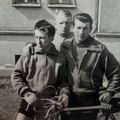 Koledzy rowerzyści, z prawej Wacław Brzozowski - koniec lat 60.
