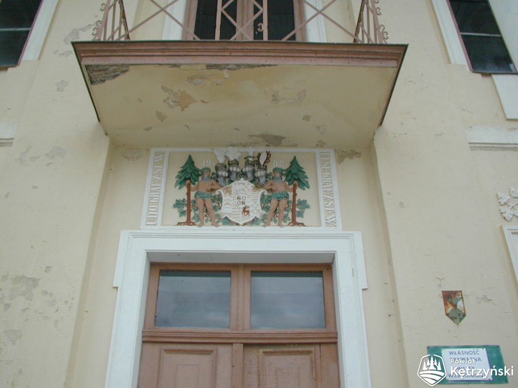 Drogosze, fragment nadproża przy wejściu głównym do pałacu - 2000r.