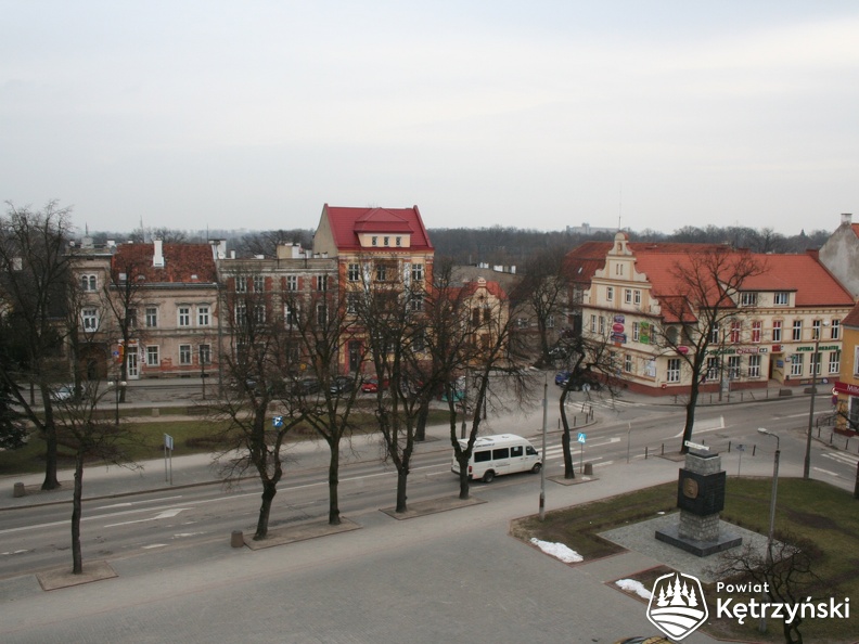 Widok z wieży ratuszowej na płn.-wsch. część pl. Piłsudskiego - 1.02.2008r.