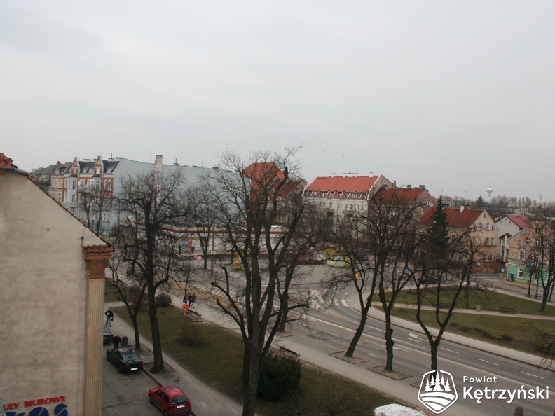 Widok z wieży ratuszowej na zach. część pl. Piłsudskiego - 1.02.2008r.