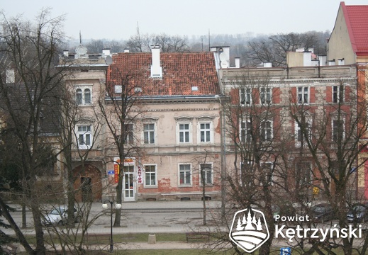 Widok z wieży ratuszowej na zabudowę środkowej części pierzei północnej pl. Piłsudskiego - 1.02.2008r.