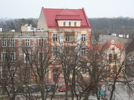 Widok z wieży ratuszowej na zabudowę pierzei północnej pl. Piłsudskiego - 1.02.2008r.