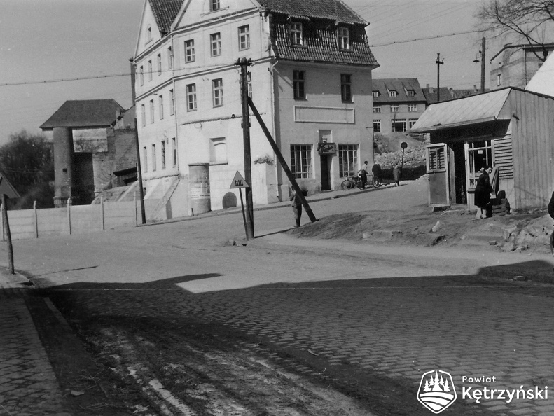 Fragment zabudowy ul. Zjazdowej, widok od ówczesnej ul. Obrońców Stalingradu (ob. Dworcowa) - 1960r.