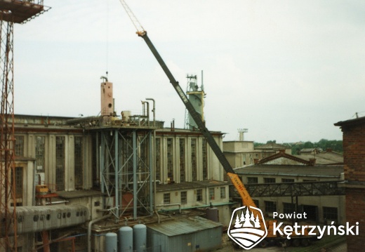 Demontaż starej wieży wodnej na terenie cukrowni "Kętrzyn" - czerwiec 1997r.