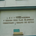 Pamiątkowy napis nad wejściem do budynku produkcyjnego - 2005r.