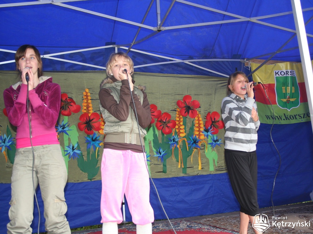 Łankiejmy, dożynki gminne, grupa wokalna z Miejskiego Ośrodka Kultury w Korszach - 20.09.2008r.