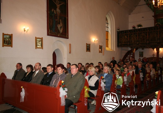 Łankiejmy, dożynki gminne, przed Mszą Św. w kościele parafialnym - 20.09.2008r.