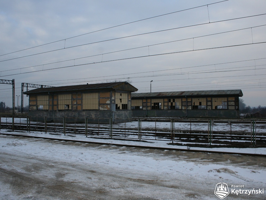 Korsze, wiaty do podziemnego przejścia międzyperonowego w zespole dworca kolejowego - 20.01.2004r.