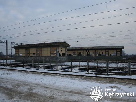 Korsze, wiaty do podziemnego przejścia międzyperonowego w zespole dworca kolejowego - 20.01.2004r.