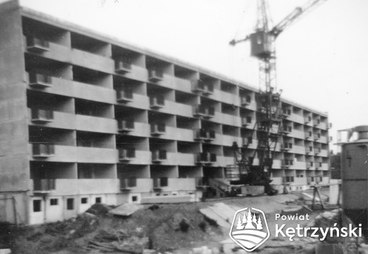 Budowa budynku mieszkalnego Sp-ni "Pionier" przy ul. Różana 5 - 1975r.