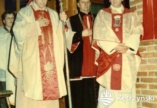 Korsze, modlitwa poświęcenia domu katechetycznego przez ks. biskupa Edmunda Piszcza - 22.11.1987r.