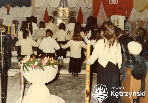 Korsze, przedstawienie programu słowno-muzycznego w wykonaniu młodzieży - 11.11.1990r.