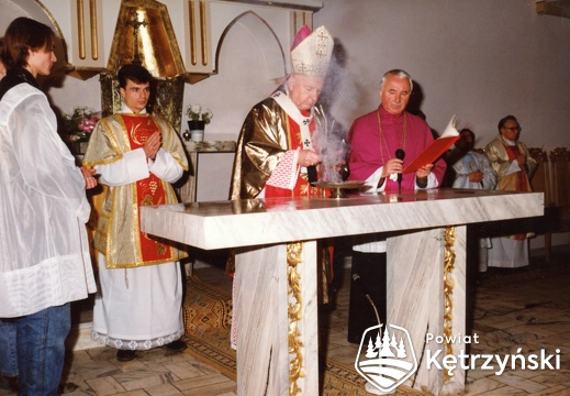 Korsze, uroczystości z okazji 90. rocznicy poświęcenia kościoła i 35. rocznicy rozbudowy kościoła - 18.12.1993r.