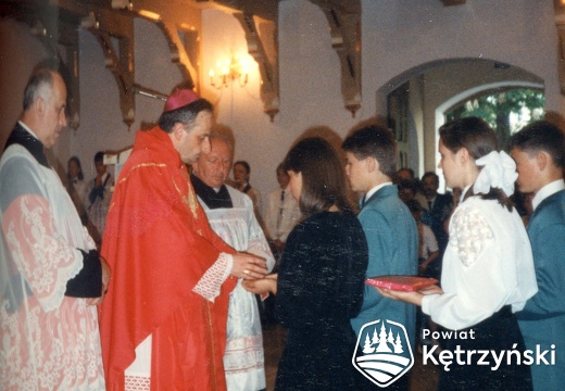 Korsze, sakrament bierzmowania udzielony przez ks. bp. Jacka Jezierskiego - 1.06.1996r. 