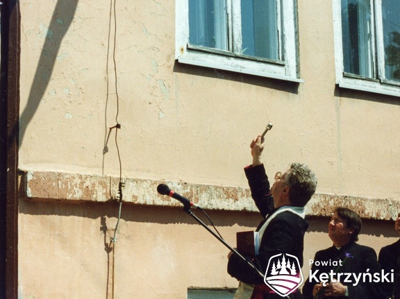 Korsze, jubileusz 50- lecia Szkoły Podstawowej w Korszach, poświęcenie tablicy pamiątkowej - 1.06.1996r.