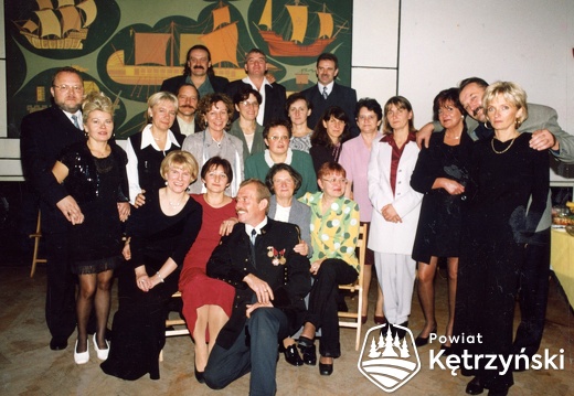 Korsze, absolwenci klasy VIII b Szkoły Podstawowej w Korszach na zjeździe po trzydziestu latach - 20.10.2001r.