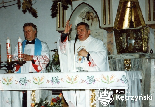 Korsze, Msza święta koncelebrowana pod przewodnictwem ks. prałata Mieczysława Żuchnika - 13.05.2002r.