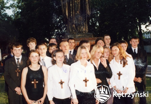 Korsze, grupa młodzieży po otrzymaniu Sakramentu Bierzmowania - 4.05.2003r.