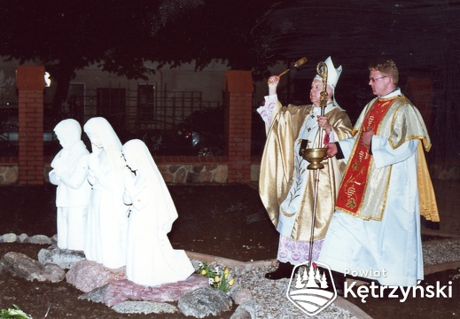 Korsze, z okazji 10. rocznicy obchodów nabożeństw fatimskich w parafii - 13.05.2004r.