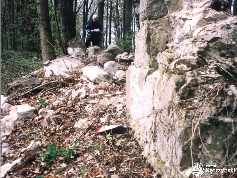 Górki, zniszczony wojenny cmentarz z okresu I wojny światowej - 2.05.2003r. 