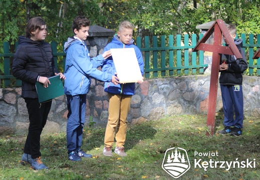 Górki, grupa uczniów ze szkoły w Mołtajnach - 30.09.2016r.