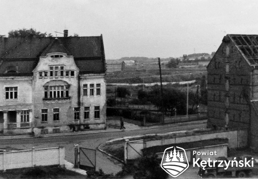 Widok od strony ul. Zjazdowej na budynek biura PZZ - 1973r.