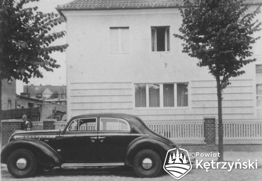 Rastenburg Autohaus Samusch Opel Admiral 1939 vor Villa Moltkestr