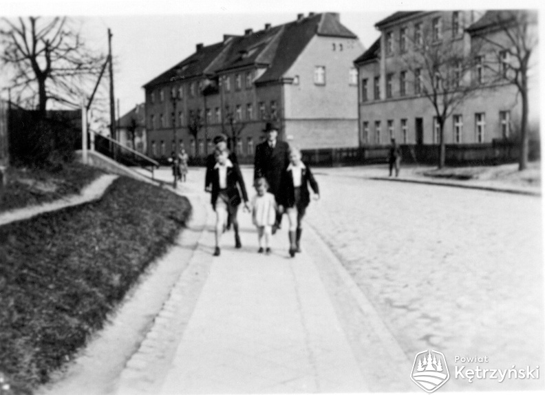 Schulstrasse, ca 1930.jpg