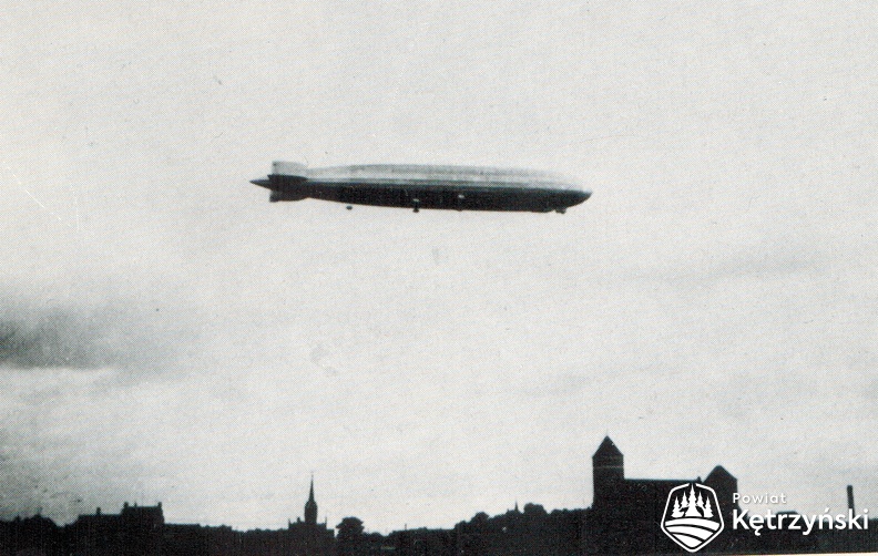 Zeppelin - Sterowiec nad miastem-1929.jpg