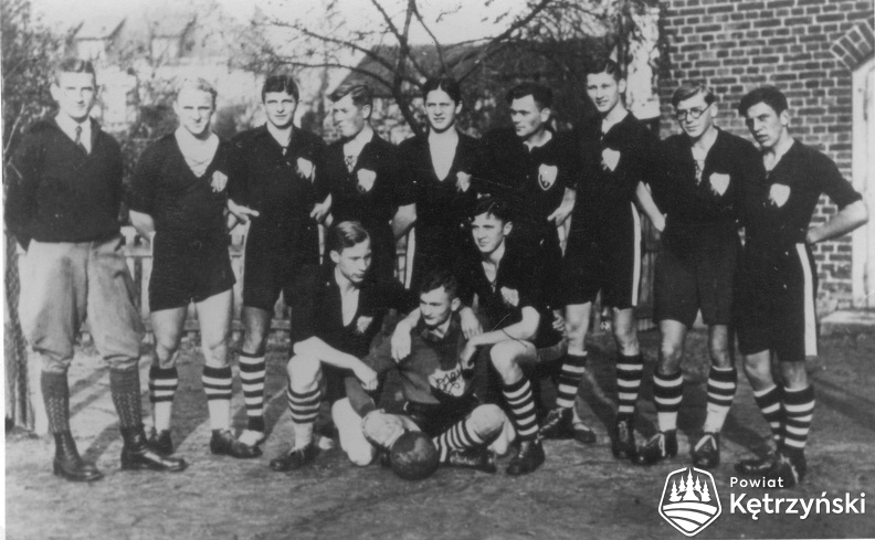 R Sch1, 21, Herzog-Arbrechts-Schule, Handball-Mannschaft 1930.jpg