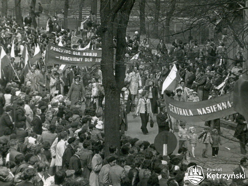 Pracownicy Centrali Nasiennej podczas pochodu – 1.05.1980r.   