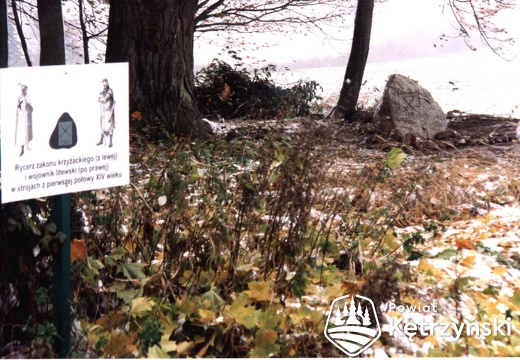 Góry, tablica informacyjna przy kamieniu upamiętniającym bitwę krzyżacko-litewską w 1311r. - 25.10.2003r 